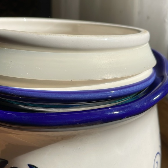 Beautiful PIER ONE San Marino Ceramic Jar - Picture 11 of 14